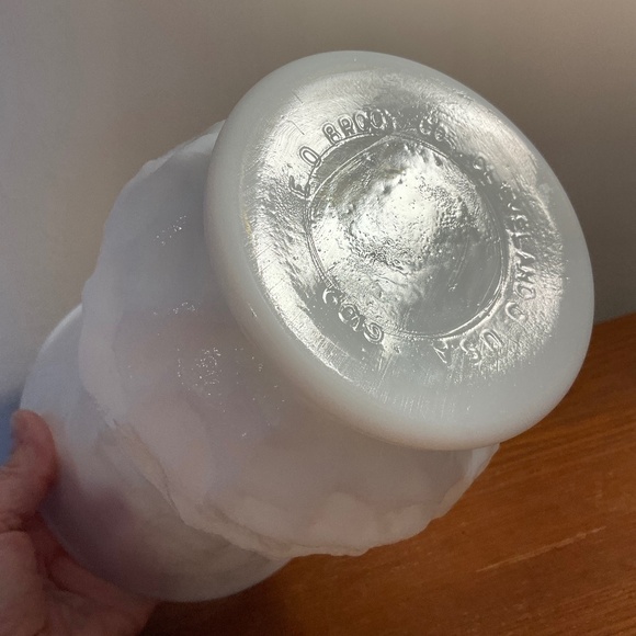 Vintage E.O. Brody Company Milk Glass - Crinkle Glass Flower Vase 8” - Picture 13 of 16